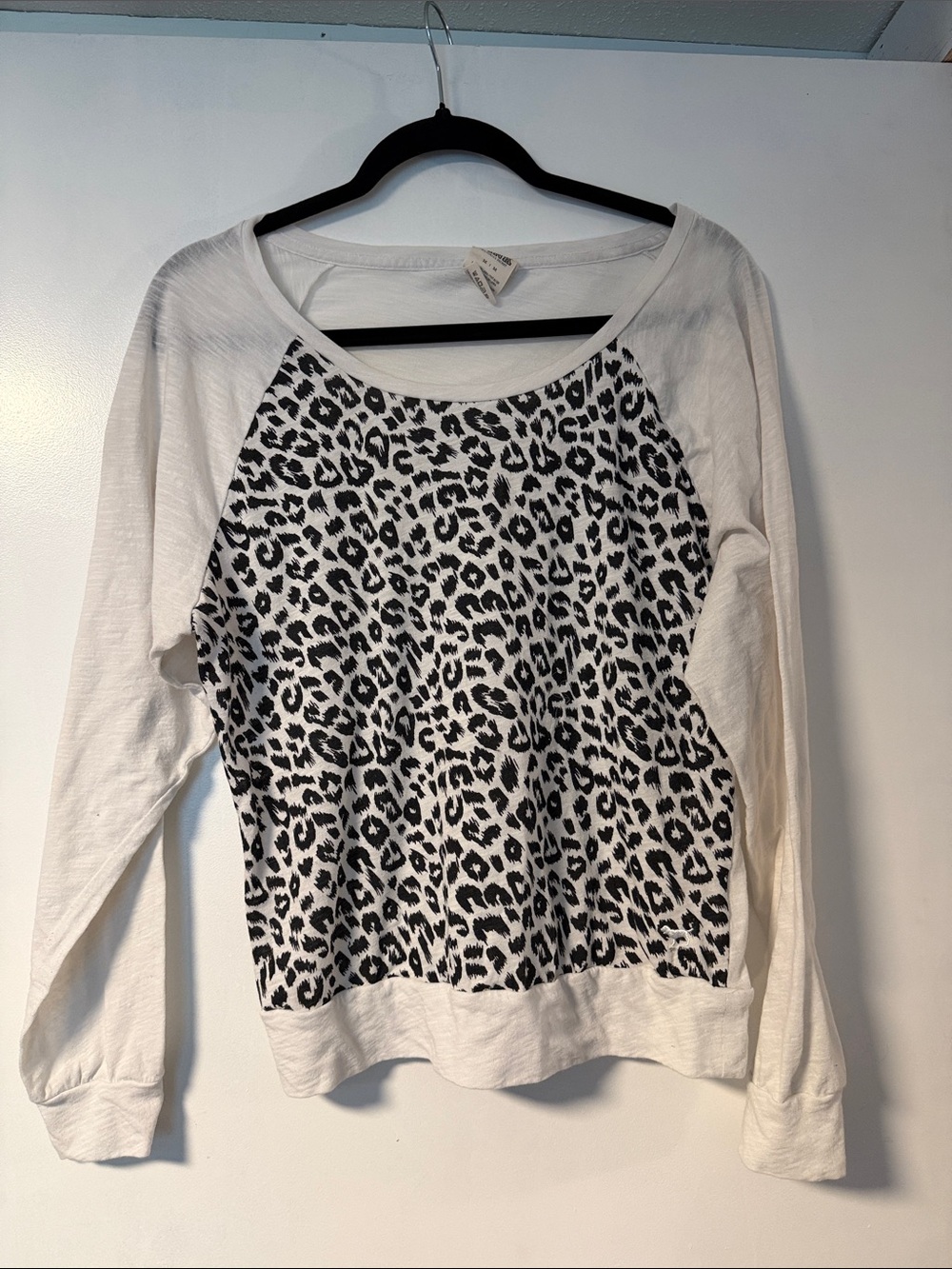 PINK Victoria's Secret White Leopard Print Long Sleeve